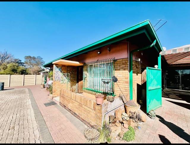 5 BEDROOM HOUSE FOR SALE IN VANDERBIJLPARK CW 3